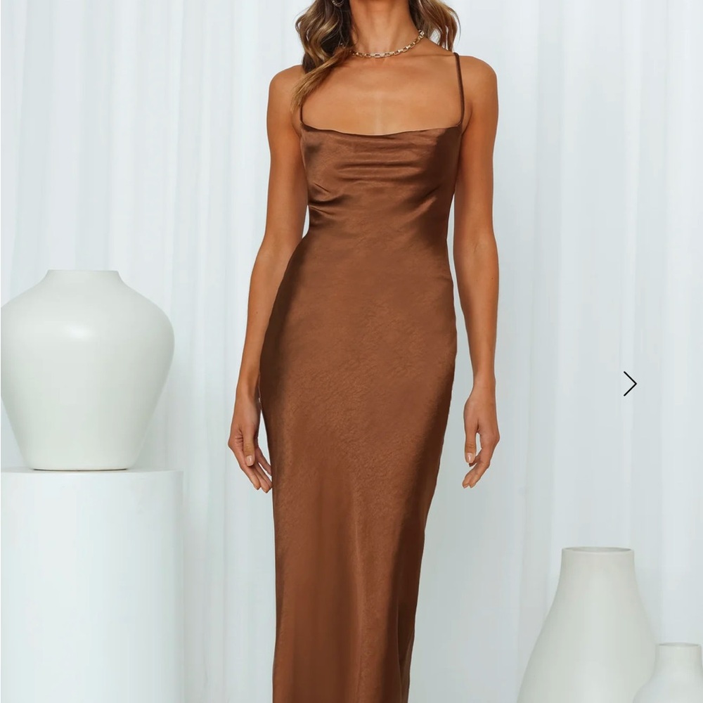 Hello Molly “who loves you midi dress” coffee, size small